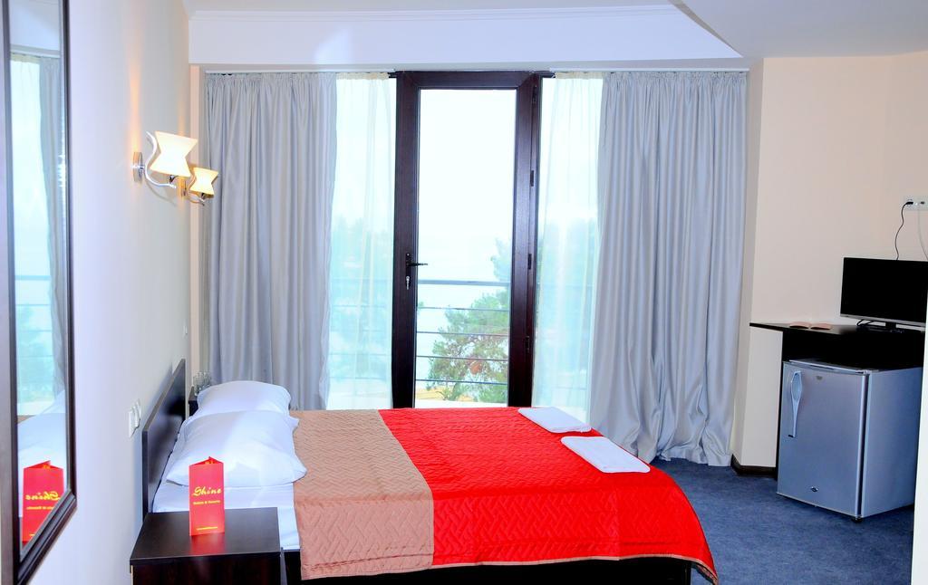Shine In Kobuleti Hotell Rum bild