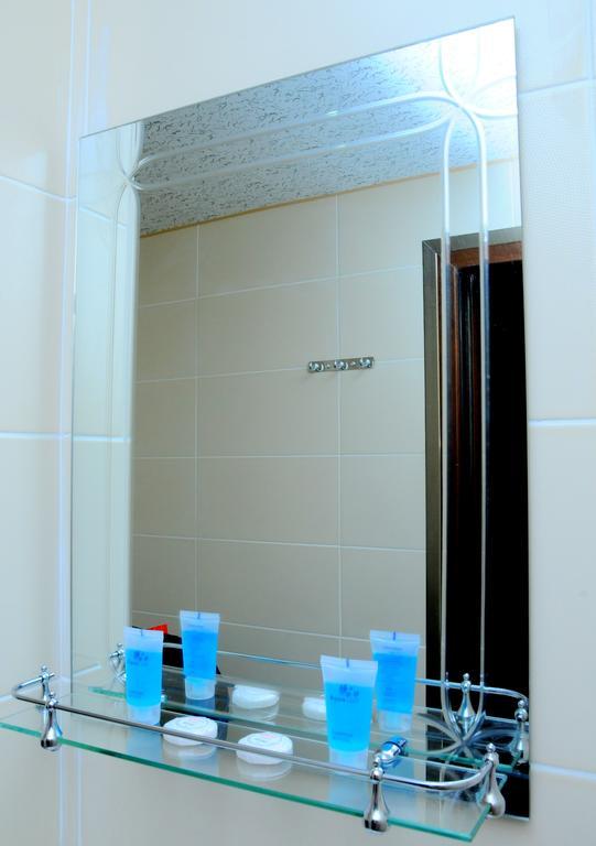Shine In Kobuleti Hotell Rum bild